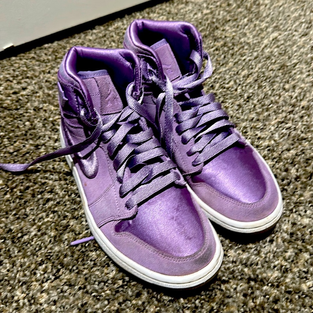 Beautiful lilac air, Jordans previously loved size 6 1/2